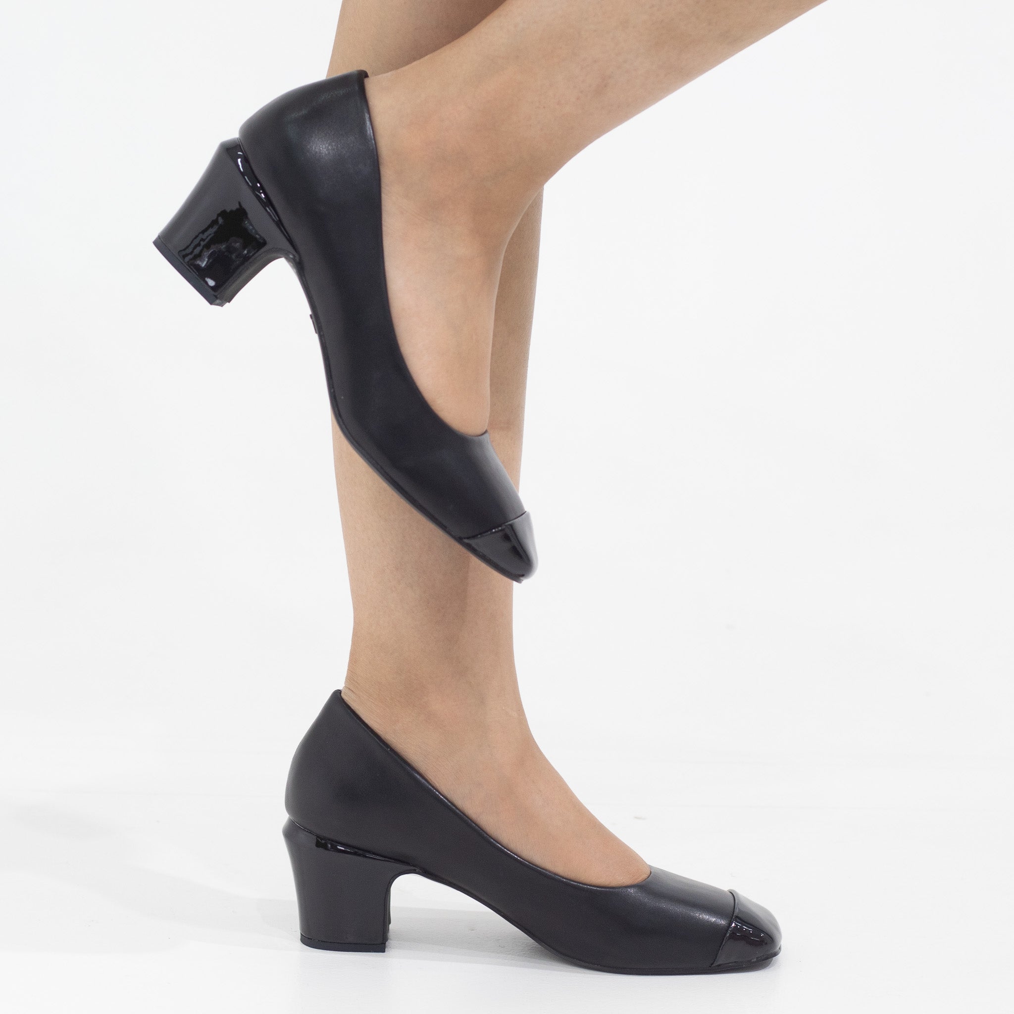 Delilah comfy 5cm heel pointy court shoe black