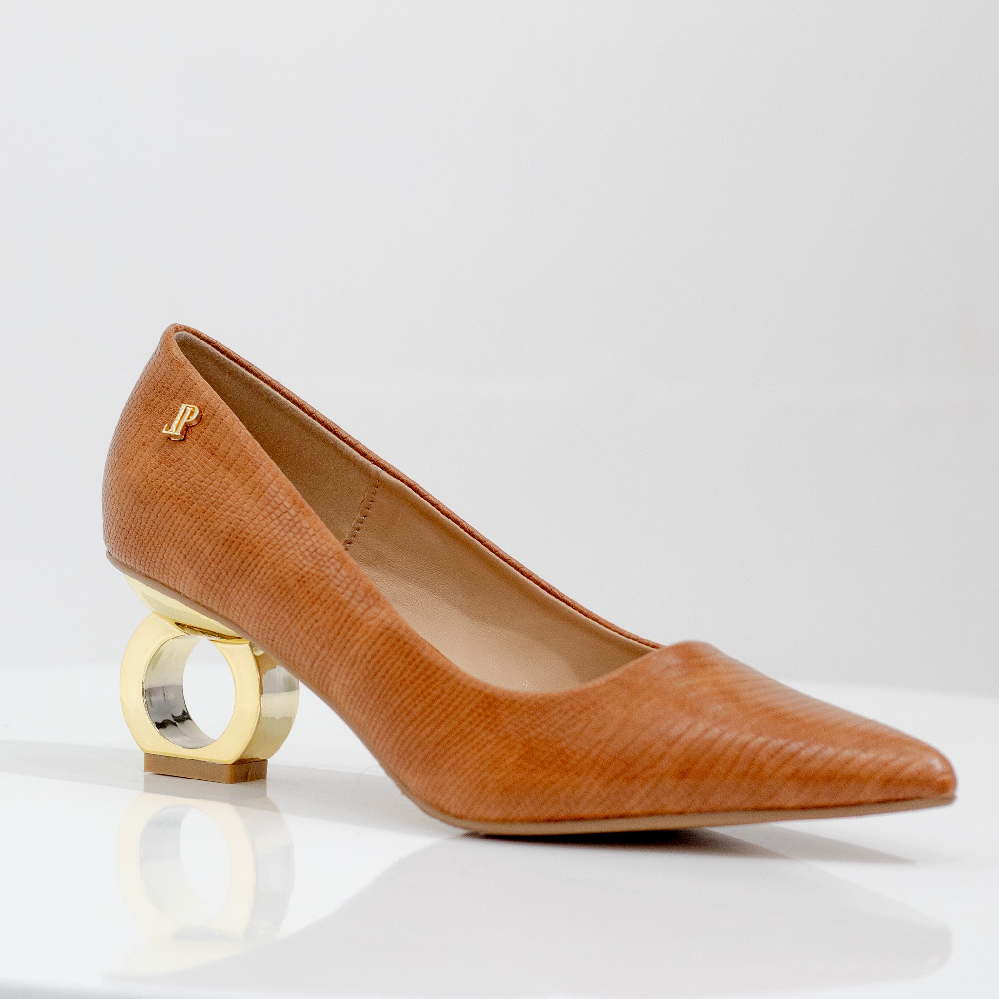 camel pointy court on special circle heel
