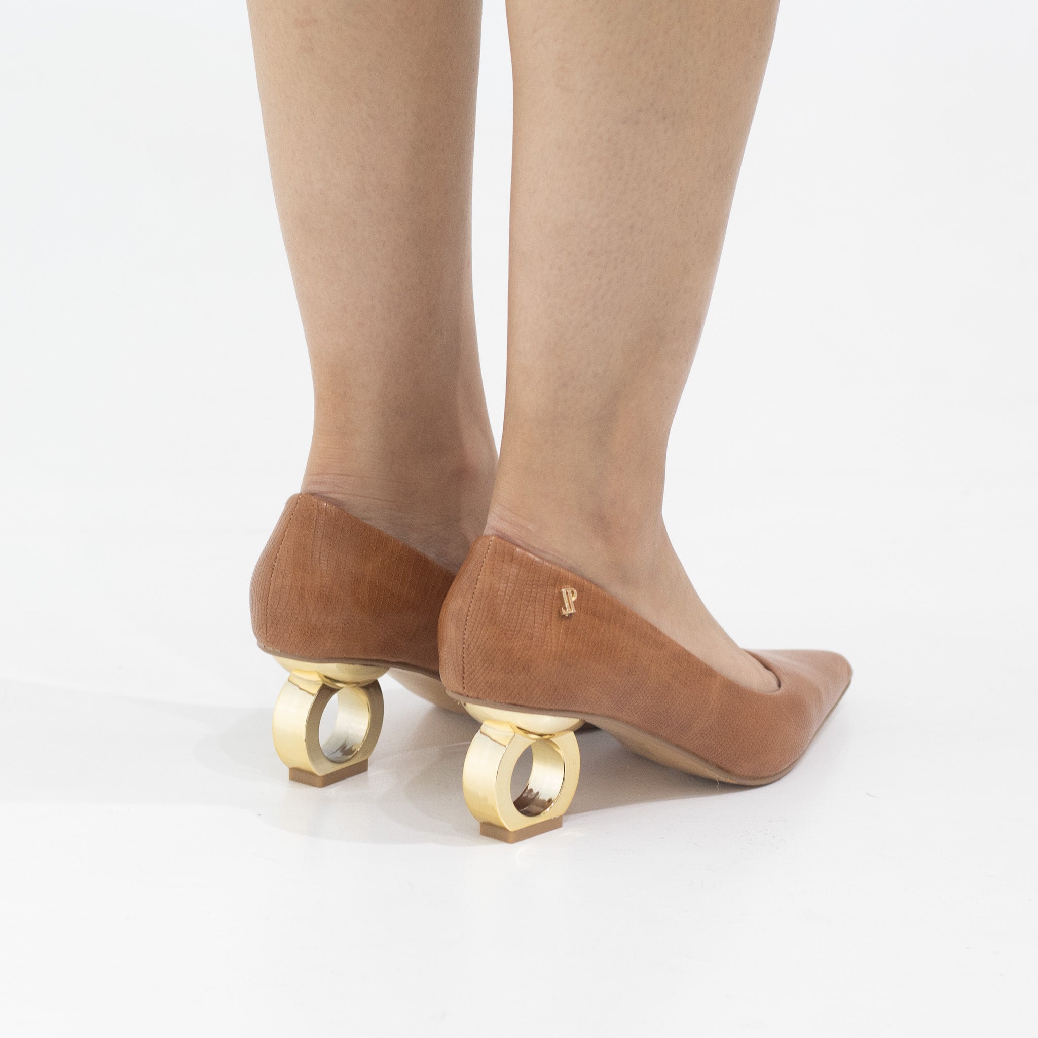 Camel pointy court on 6cm special circle heel orchid