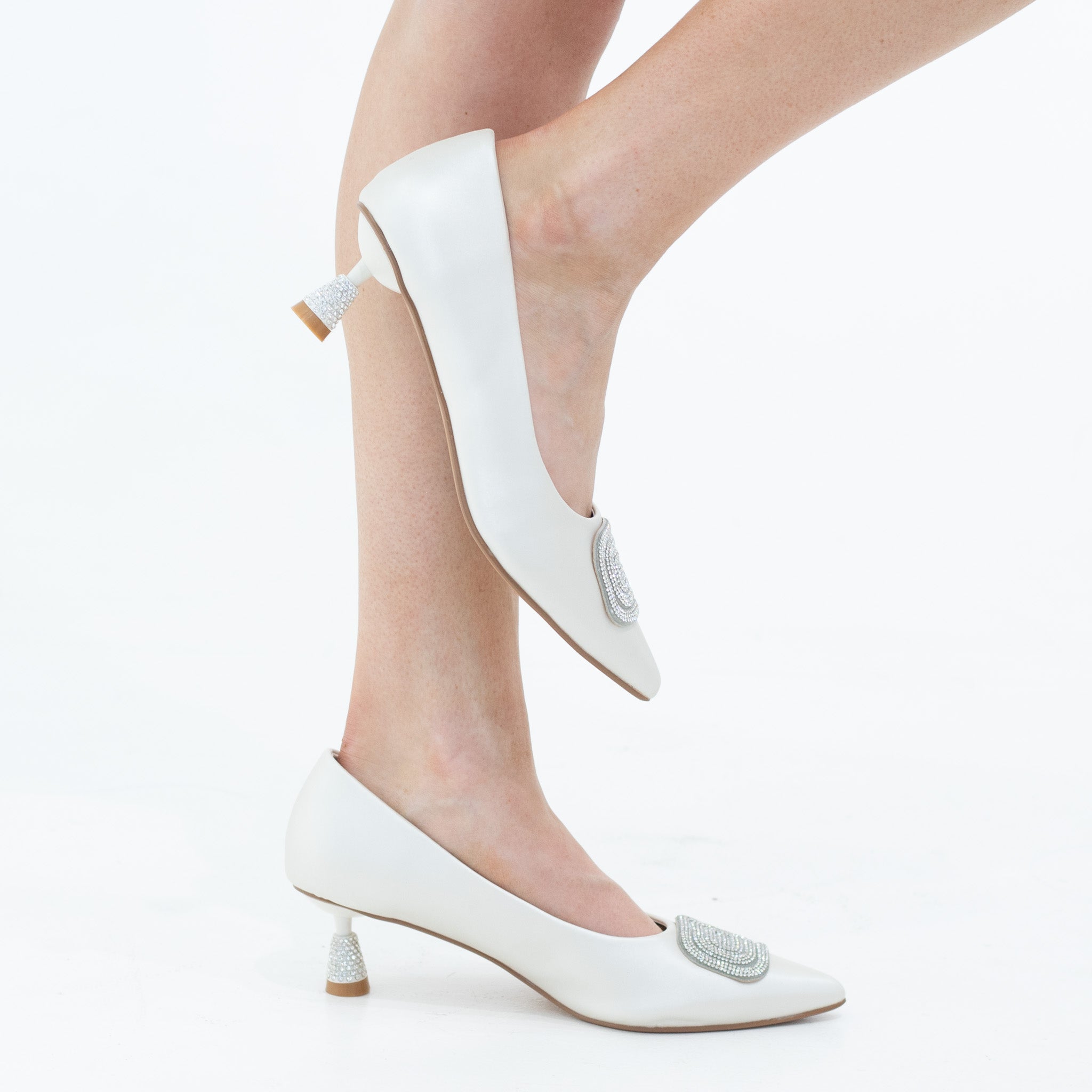 Hayko 5cm heel satin court with sqr diamante trim off-white