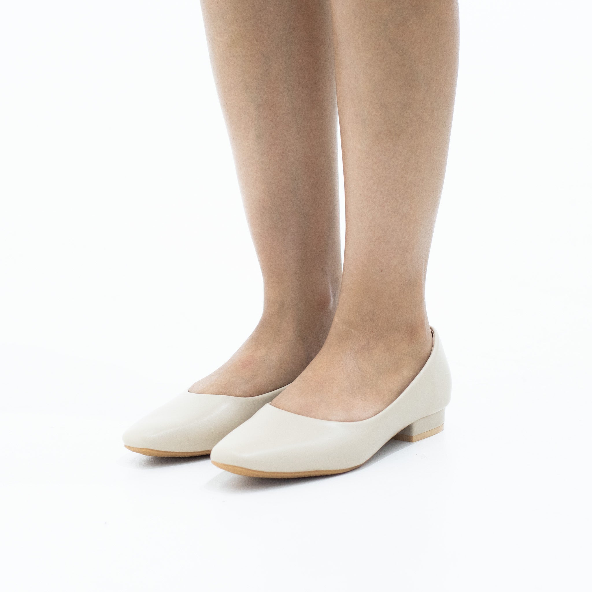 Beige comfort  2cm low heel court shoe scorpio