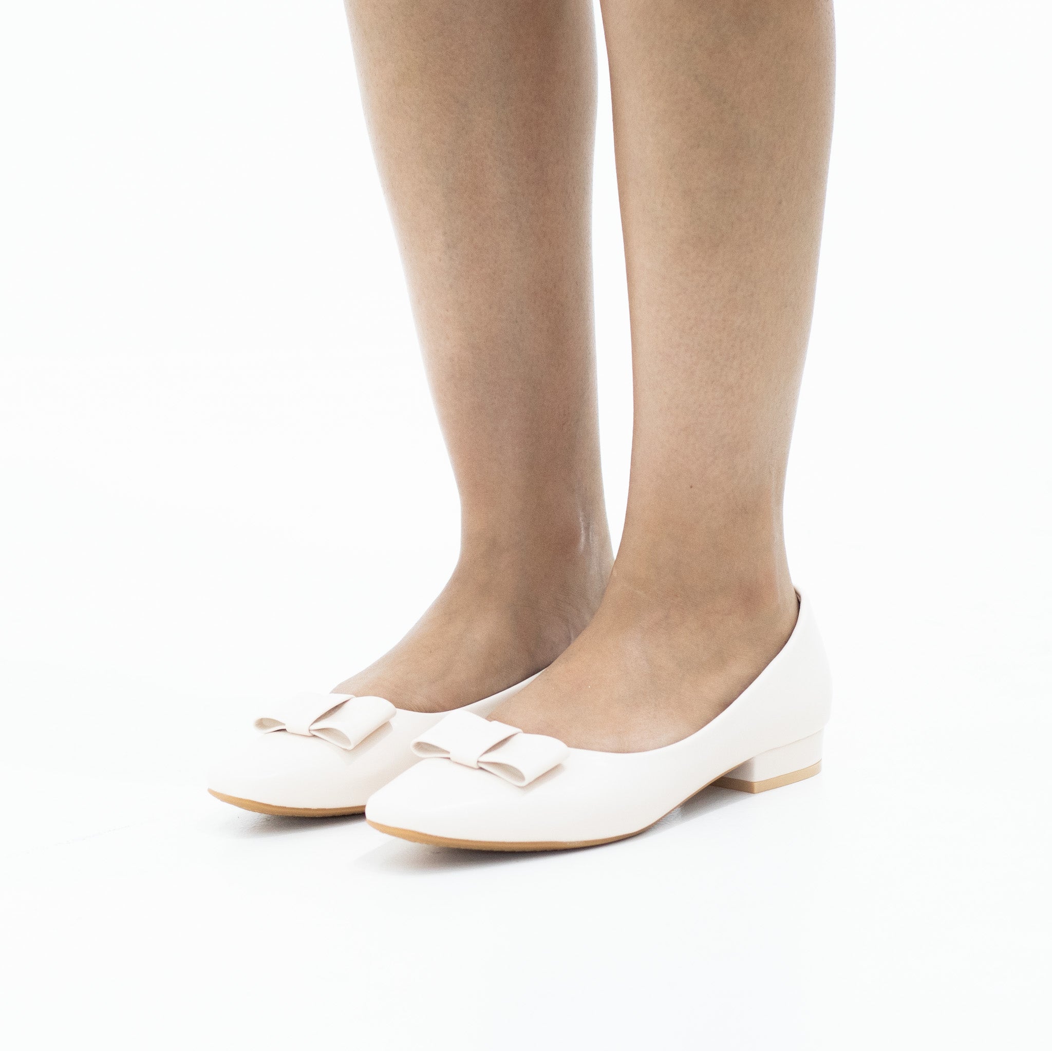 Beige comfort 2cm low heel court shoe with a bow aquarius