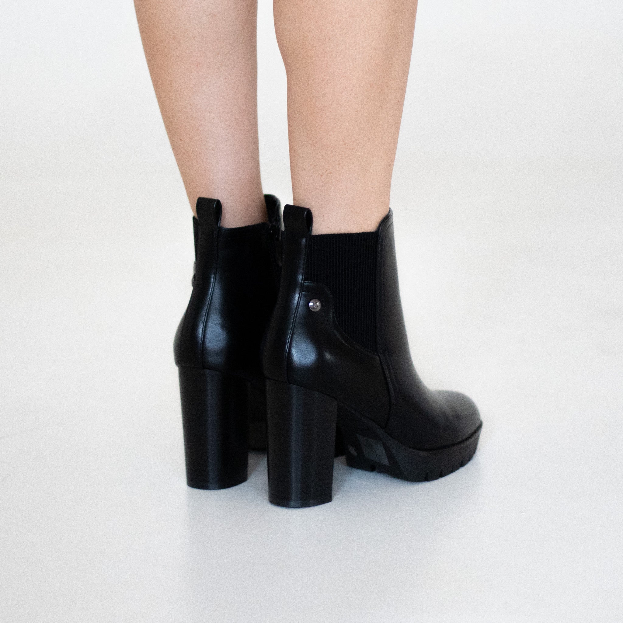 Black 9.5cm heel chelsea ankle boot ziva