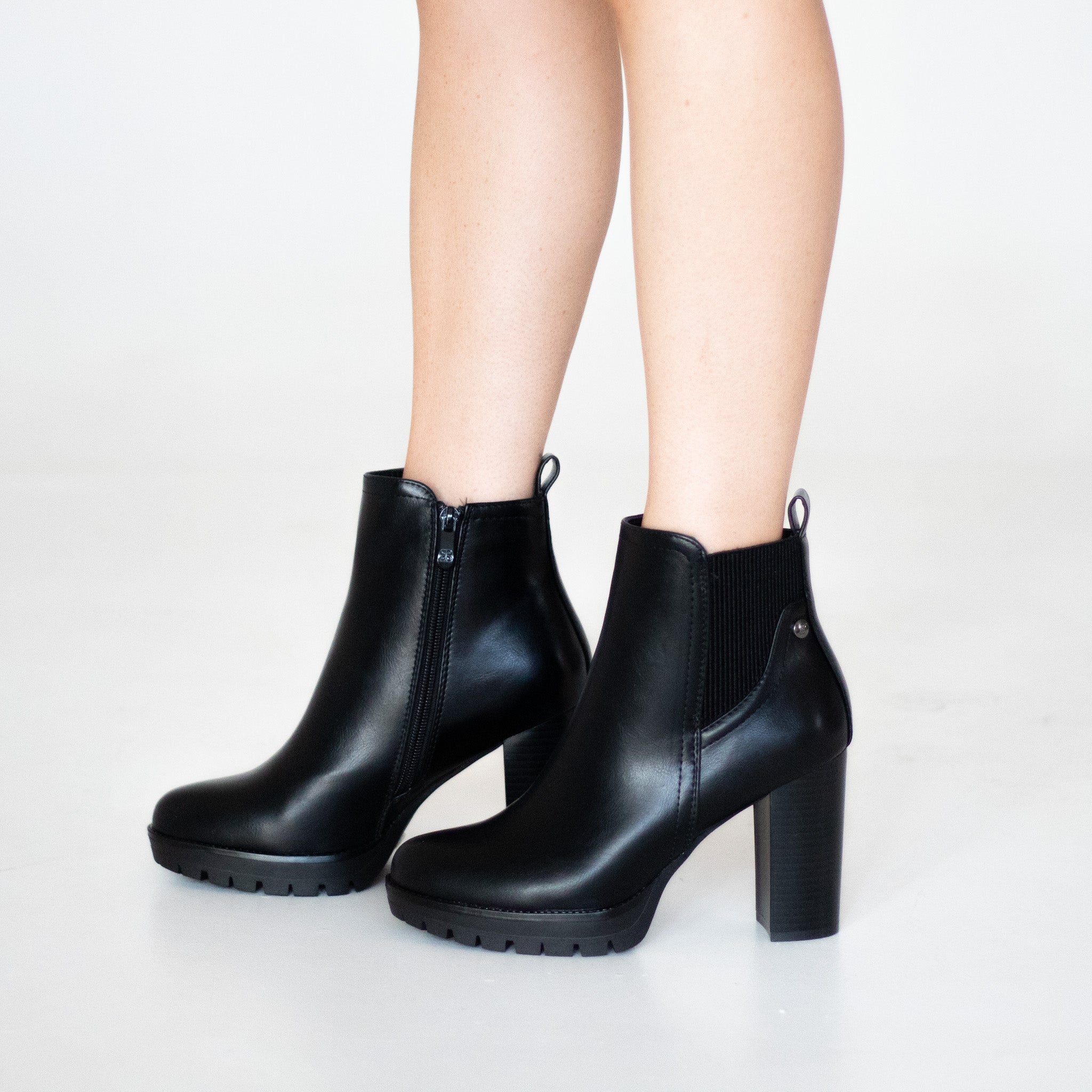 Black 9.5cm heel chelsea ankle boot ziva